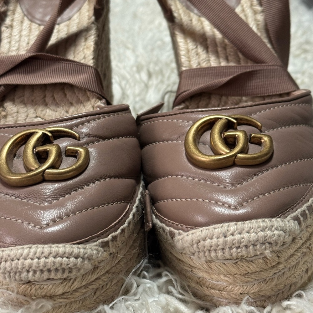 Gucci Tan and Cream Espadrilles Luxurious Style - Picture 2 of 6